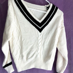 Ashlee- Contrast Trim V-Neck Sweater